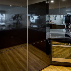 Black gloss kitchen design