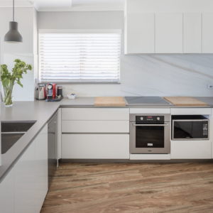 marble-look ceramic splashback Kitchen design