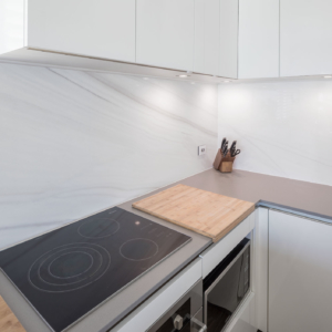 marble-look ceramic splashback kitchen